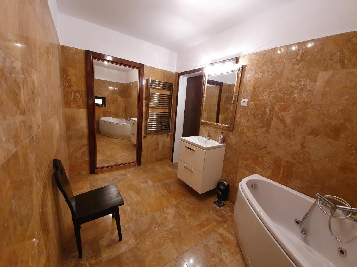 Vila De La Lugas Hotel Oradea Ngoại thất bức ảnh