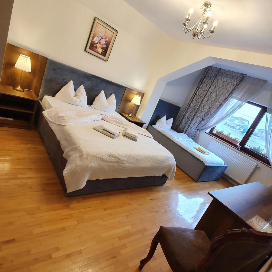 Vila De La Lugas Hotel Oradea Ngoại thất bức ảnh